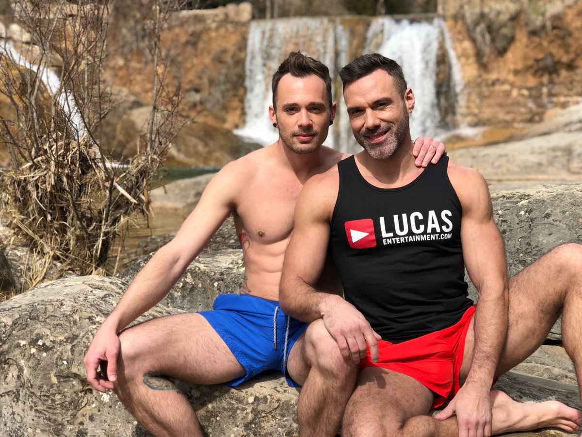 gabriel_pans's tweet photo. ON SET: @sgt_doe @BrockMagnusXXX @kensummersxxx @drakerogersxxx @ManuelSkyexxx @TomasBrandxxx ➜ [https://t.co/Pp56E6kiWk] by #kensummersxxx via @c0nvey https://t.co/LTwmJYz310