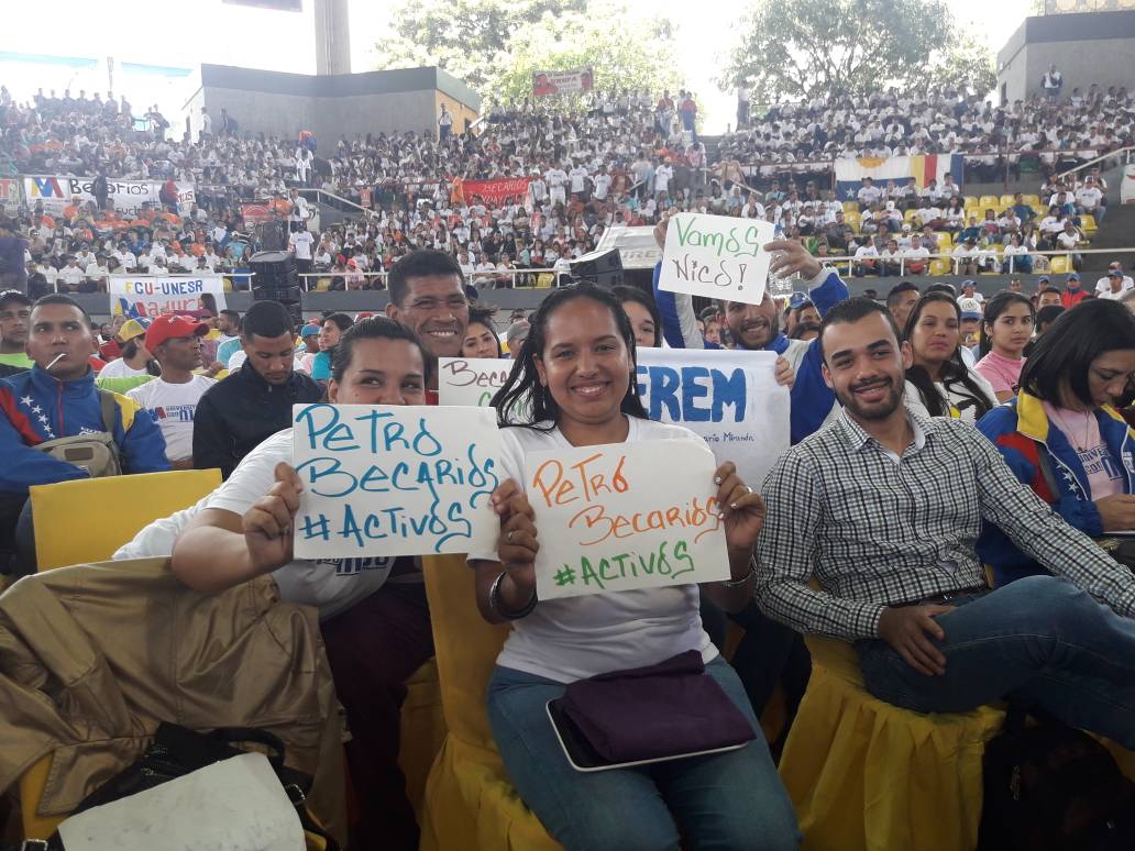 hugbelpsuv's tweet photo. #21Mar Desde el Parque Naciones Unidas estamos juramentando a los Comandos de Campaña Universitarios en respaldo al candidato de la juventud el Pdte. @NicolasMaduro #VamosNico 🇻🇪✊🏽#SiembraMineraDelFuturo https://t.co/GKETm5w2oU