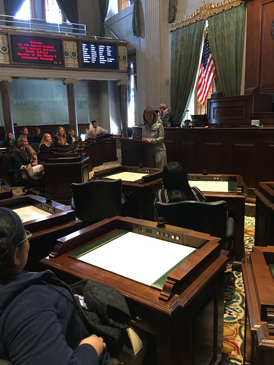 ValLittleton's tweet photo. Speaker Beth Harwell speaking to YLDC students on Capitol Hill. So cool! @DCcougarnation #futurereps #statesingoodhands https://t.co/DkzliTgyS5