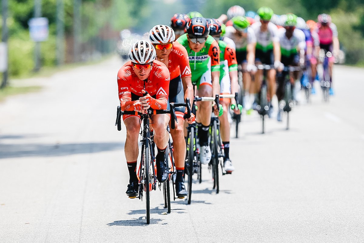 hphcycling's tweet image. The team successfully defended @A_de_Vos' yellow jersey during stage four of @ltdlofficial today. The 24 year old Canadian maintains his 14-second advantage headed into the queen stage of Cameron Highlands tomorrow. See the gallery of today's action 👉 rallyte.am/2GOWdAF 👈