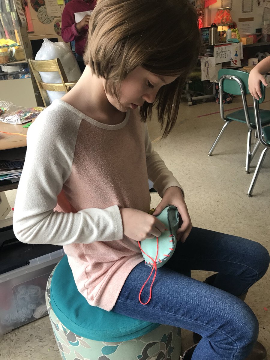 ArtInTheHub_100's tweet photo. Loved learning all about Monet and his water gardens! We picked up a needle and thread and started sewing our lilypad pillows to open up Fiber Arts for 3rd Grade! #learninglifeskills #lilypad #minimonets #sewcool @MrsLamping3rd https://t.co/LICHyORM7o