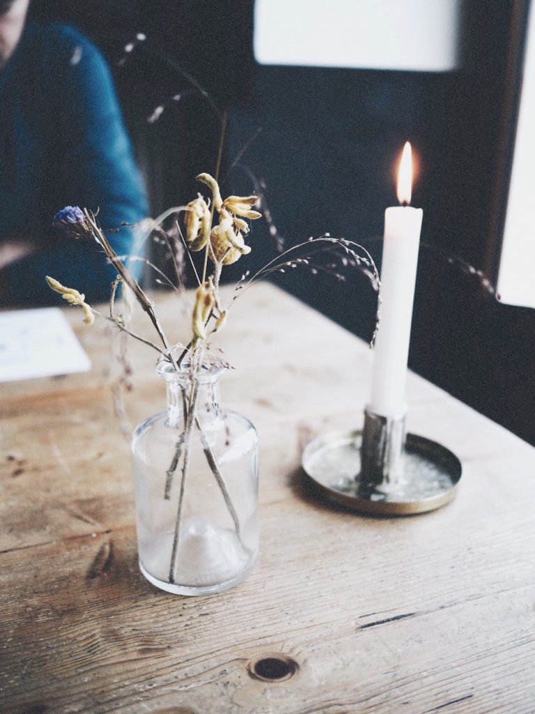 Earth Hour is on March 24th. Use candles made from natural waxes, such as non-GMO soy and coconut wax, to light the room and turn on the conversation about climate change <3.

theecohub.ca/sustainable-ca…