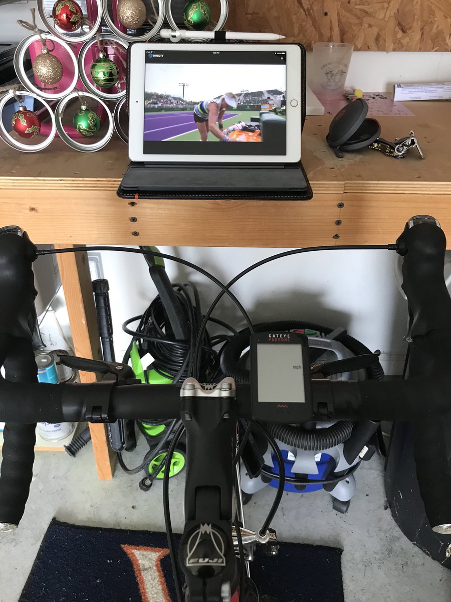 10srobin's tweet image. Working out in the garage thanks to the snow having planned my day around the return of @matteksands!! Pumped to have her back and grateful that @MiamiOpen gave her a WC. #GameSetMattek 💪🏻🎾