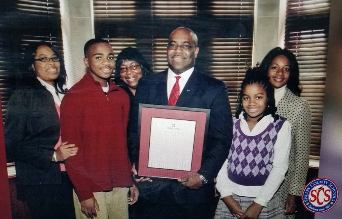 tranbuismith's tweet photo. "We should not forget he was a courageous fighter. He took a stand for those who couldn't stand." Honoring the late #BernalSmith Saturday #SCS Alumni Hall of Fame @SCSK12Unified @voiceofscs #C19
Tickets https://t.co/10xBbDwGhB https://t.co/MtRF4oUx6n