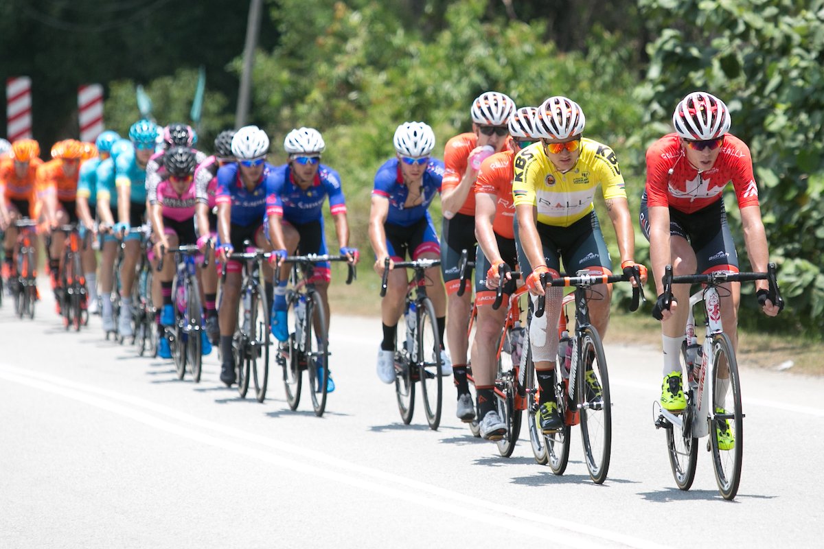 hphcycling's tweet image. The team successfully defended @A_de_Vos' yellow jersey during stage four of @ltdlofficial today. The 24 year old Canadian maintains his 14-second advantage headed into the queen stage of Cameron Highlands tomorrow. See the gallery of today's action 👉 rallyte.am/2GOWdAF 👈