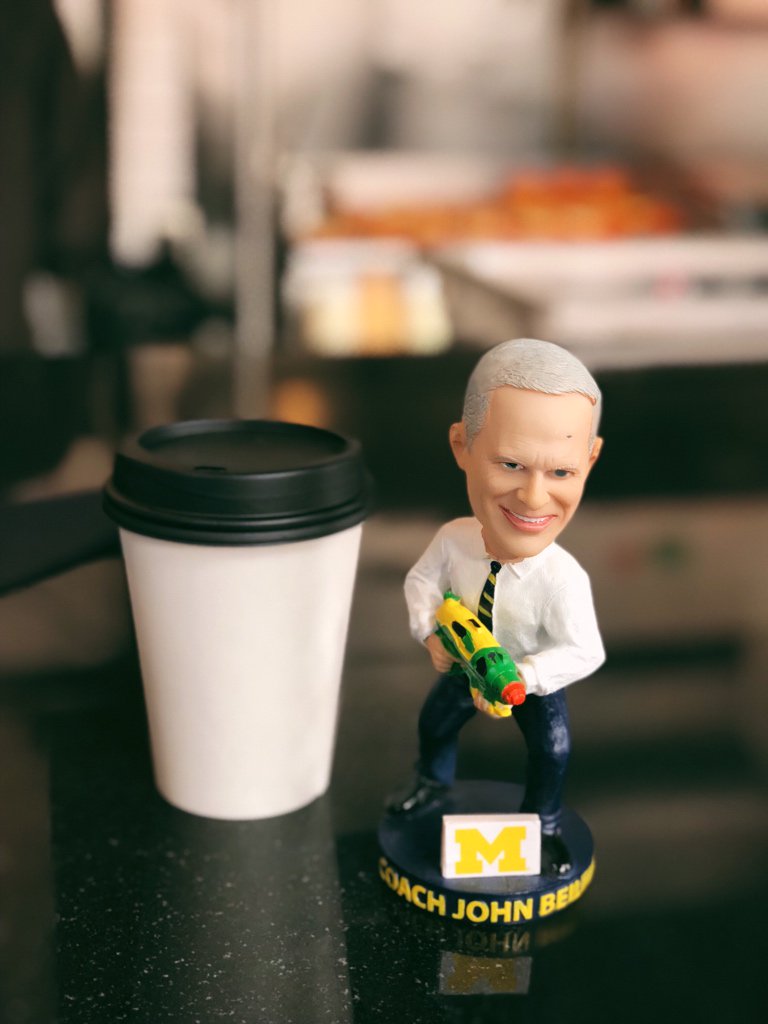 ☕️ with #BobbleheadBeilein. 

#GoBlue | #Sweet16