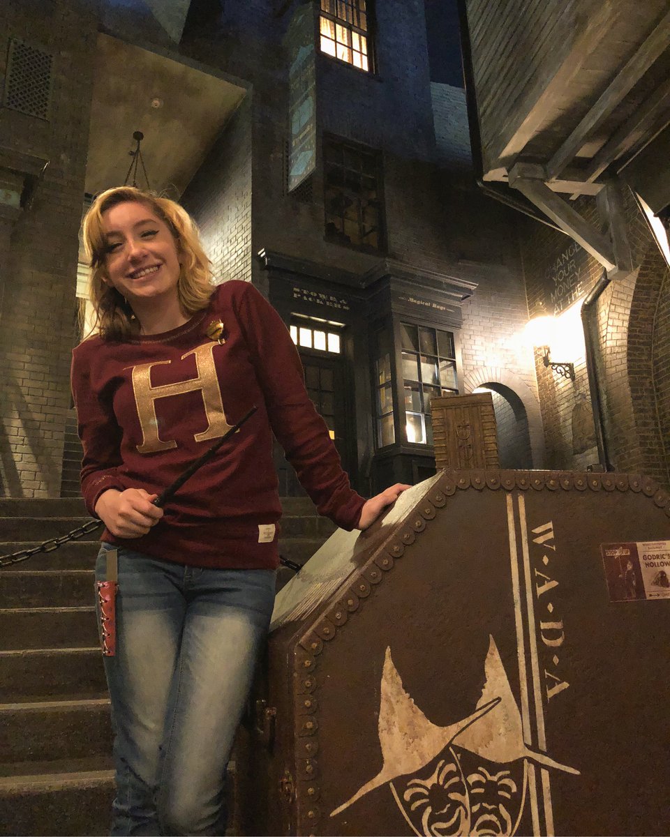 rollinscollege's tweet photo. Want to see what our admitted #studentopenhouse is like?
Tune in to Rollins' Snapchat today to see today's event with @hanngonz '20: https://t.co/RLxcjmZosB
"Once I was on campus, my Rollins decision was easy with the small classes, beautiful surroundings & amazing people" https://t.co/brC56kiPYF