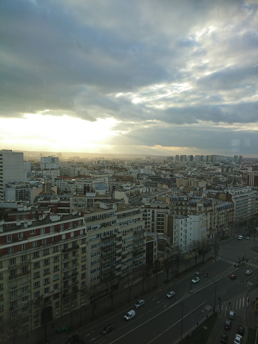 Linda_HD_'s tweet image. Proud to be to #DataDrivenParis especially for the presentation of @Institut_Dataia and an incredible view 😊