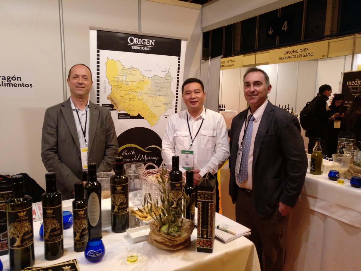 echexspain's tweet image. Promoting #extra virgin #olive oil of #Aragon at World Olive Oil Exhibition @WorldOliveOil ##WOOE18