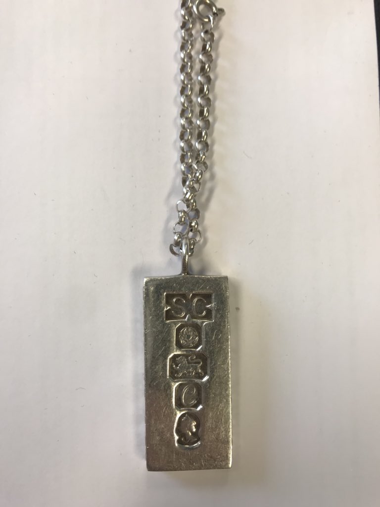 MPSBarnet's tweet photo. #CrimeReductionUnit have recovered a quantity of jewellery which is believed to be stolen. Do you recognise any of it? Does it belong to you? If so, please call 101 quoting crime report number 2406203/18 1/2 https://t.co/9C1w63cSVg