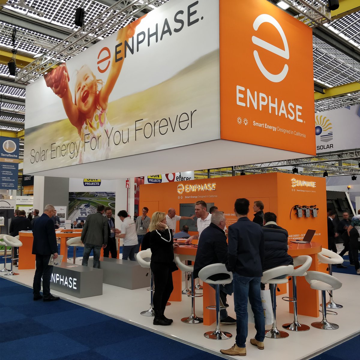 EnphaseBenelux's tweet photo. Hele inspirerende eerste dag van #SolarSolutions! Veel installateurs en bezoekers kunnen vertellen over onze #iQ7 en #ACbattery. Wie zien we morgen? #EnphaseEnergy #kennisdelen #EnphaseTheatre https://t.co/JyfXexL55k