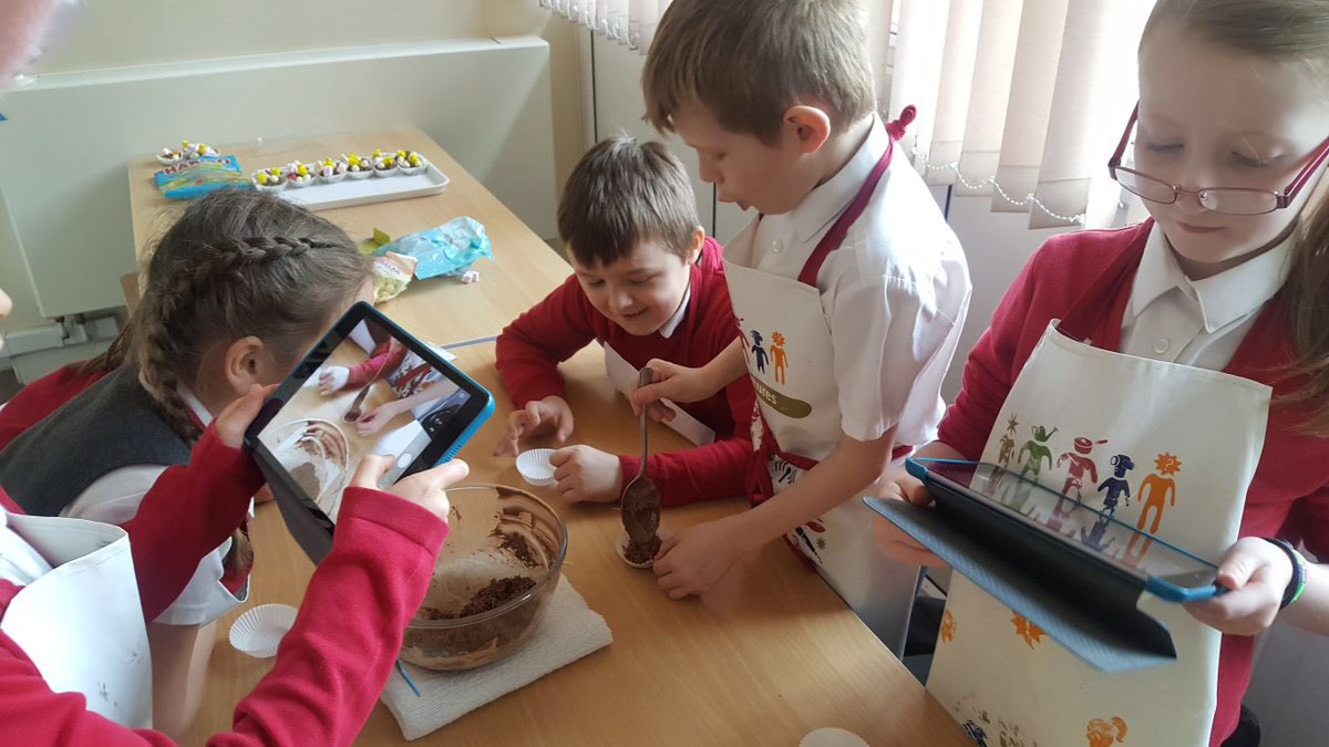 BirkwoodPrimary's tweet photo. Cookit & filmit combined #Easterbakingfun π£π° https://t.co/zI7bbzMCIq