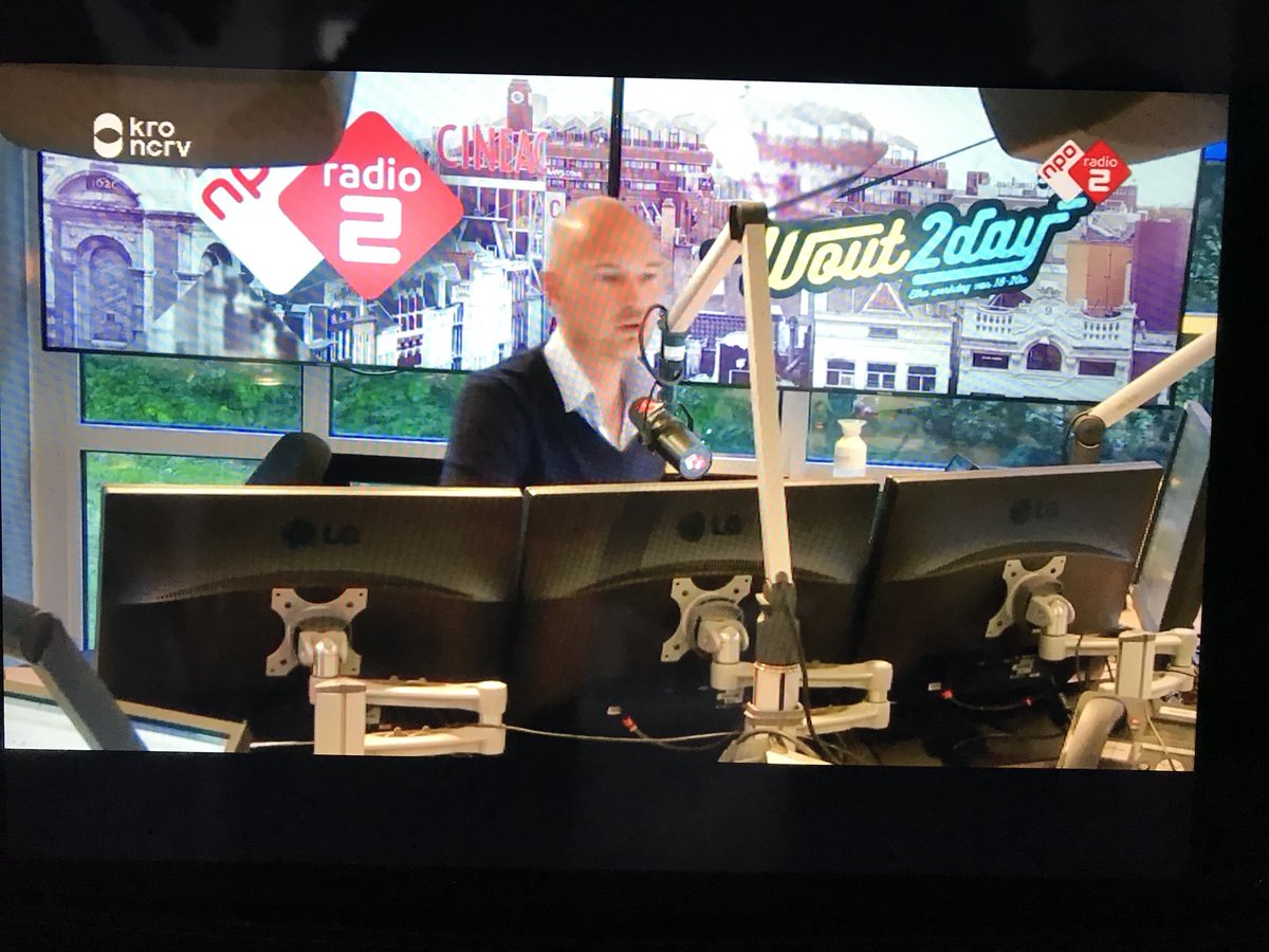 Primeur in Nederland! The Passion is dit jaar met met live <a href="/audiodescriptie/">Audiodescriptie</a> voor blinde en slechtziende mensen te beluisteren via de radio <a href="/NPO2/">NPO 2</a> #29maart 20:30 <a href="/Wout2Day/">Wout2Day</a> <a href="/KroNcrv/">KRO-NCRV</a> @steunBartimeus @FerryMolenaar <a href="/Bartimeusnieuws/">Stichting Bartiméus</a> <a href="/KonVisio/">Koninklijke Visio</a> <a href="/Oogvereniging/">Oogvereniging</a> <a href="/ThePassionLive/">The Passion</a> Fantastisch!