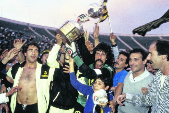 60 años de Copa Libertadores > Conoce como inició todo: Primer partido, goleador, campeón, etc. Además, los más campeones de la historia.