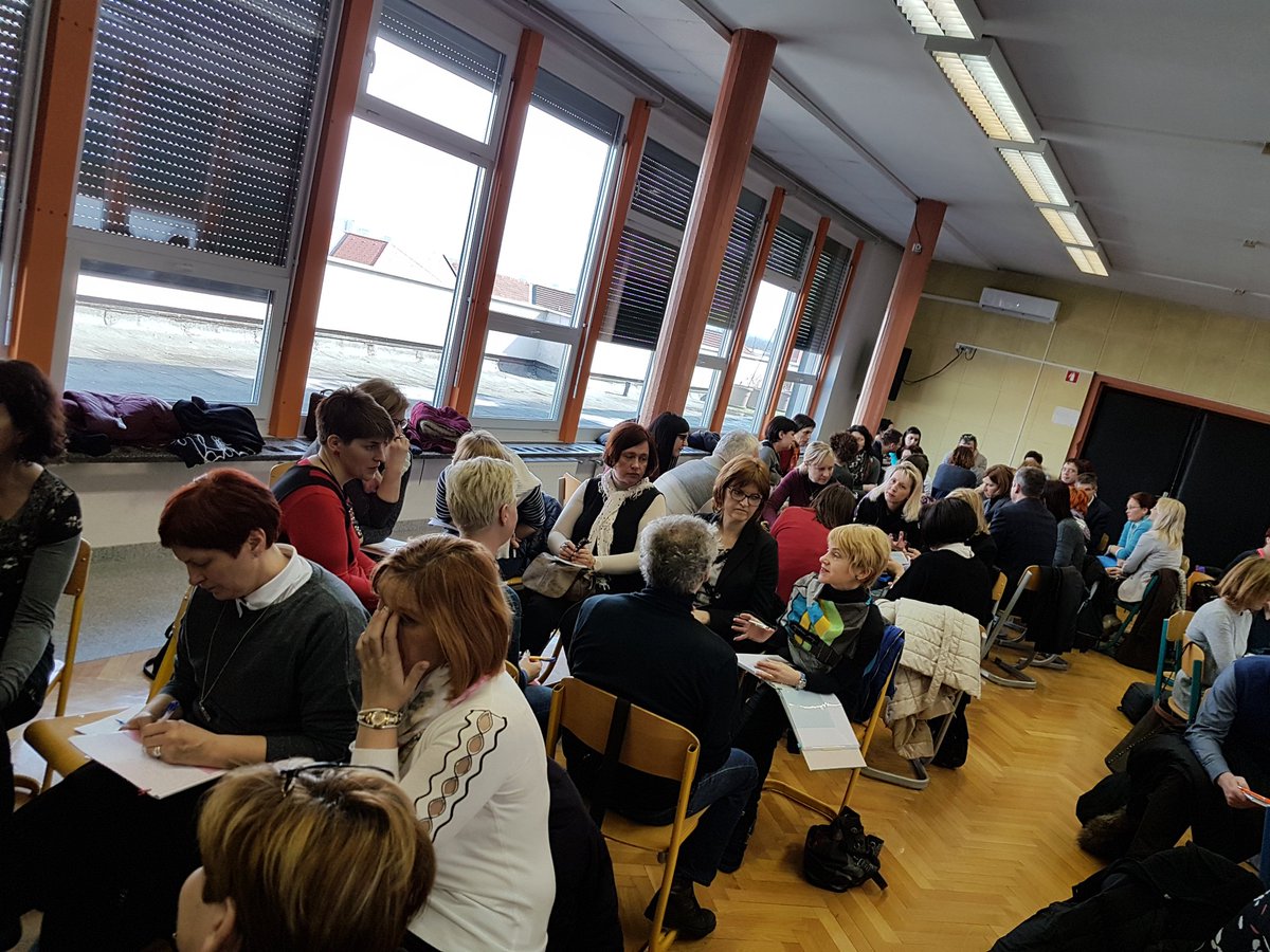 JernejaBone's tweet photo. Ravnatelji in vodje projektnih timov implementacijskih VIZ v projektu #NaMaPoti @zrss_si Kje smo, kam gremo? https://t.co/5AUH7RCD9T