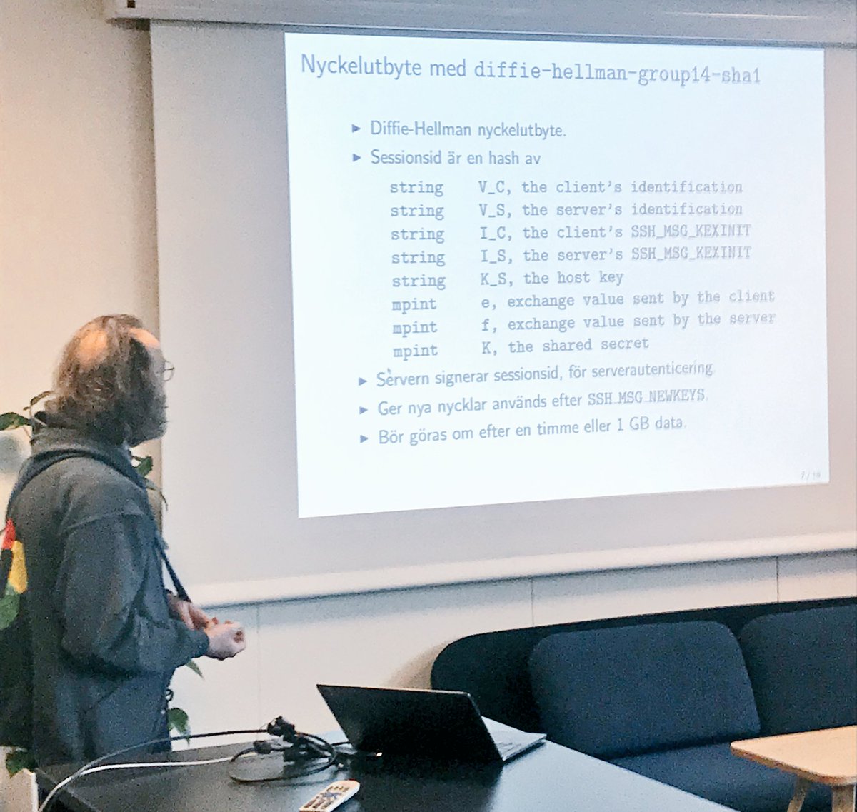 b3_init's tweet photo. Tekinkdag på kontoret, Niels Möller berättar hur ssh-protokollet fungerar https://t.co/yjU0qHhxym