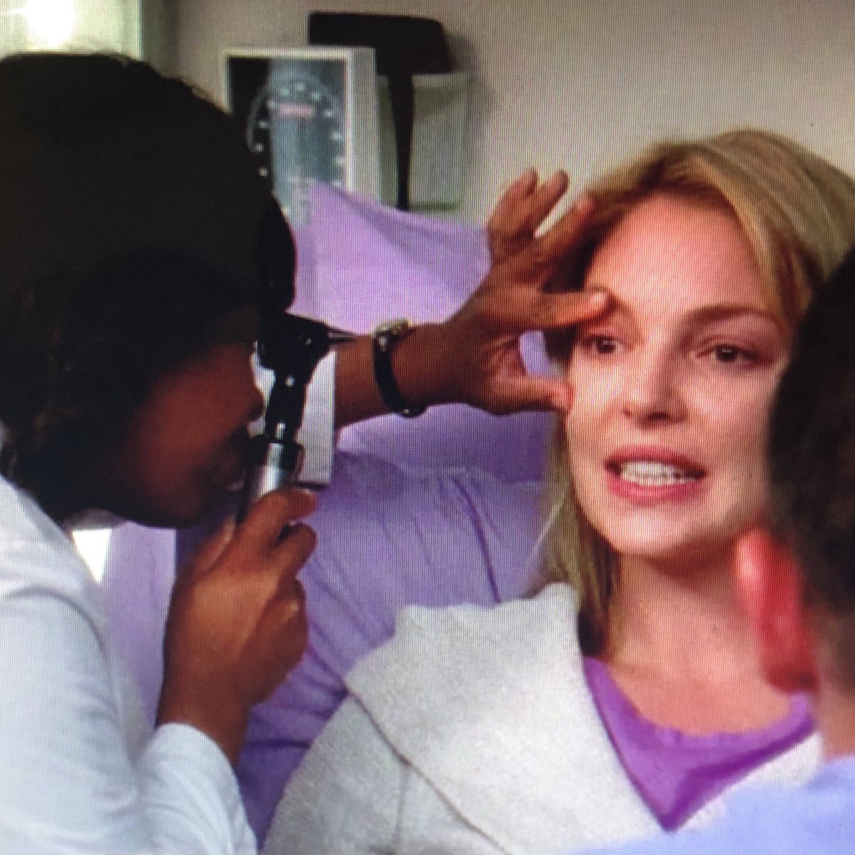 Okay this physical exam on Grey’s Anatomy made me chuckle: otoscope being used for ophthalmologic exam