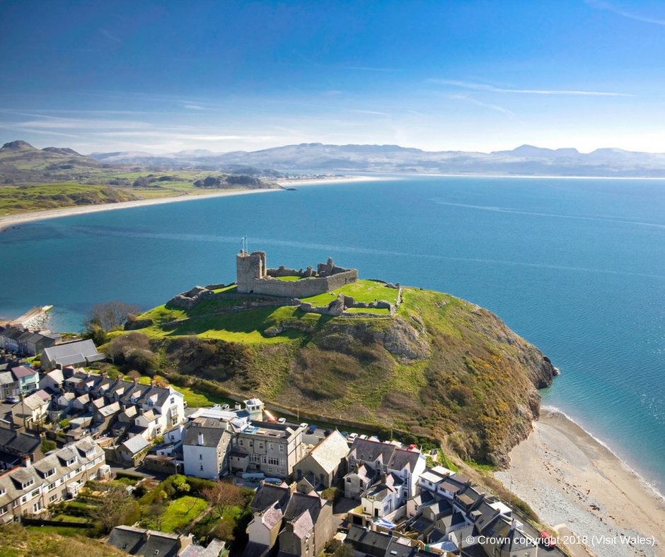 CambrianLine's tweet photo. Almost every town along the Cambrian Line has a strong link to Welsh history and culture... 🐲❤️️

Book your journey of discovery today 👉 https://t.co/psioW1XyyM

#WalesonRails https://t.co/k5EVxq7o16