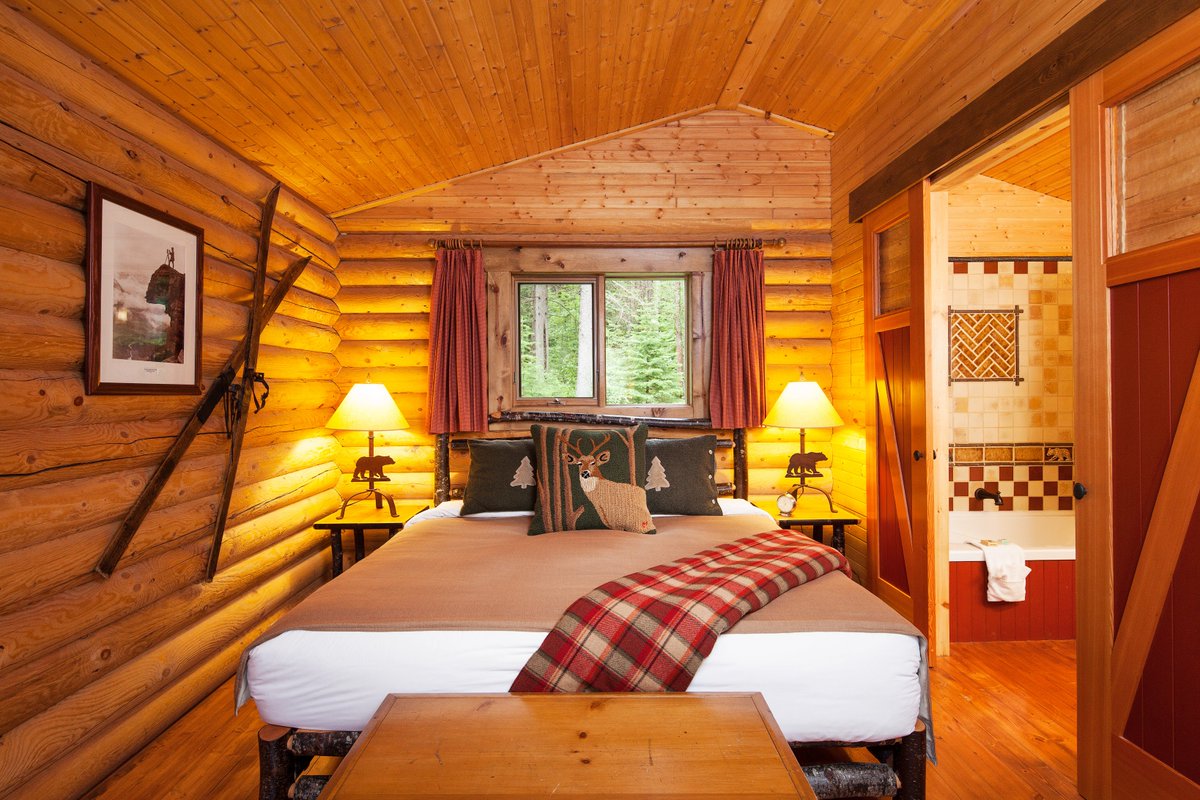 CathedralMtn's tweet photo. Q6. Nestled in the trees, our cabins are uniquely Canadian for your Rocky Mountain getaways. It’s the perfect place to vacation happily ever after! #CanadaChat #explorebc #canada #explorecanada https://t.co/DMJRIqCyZL