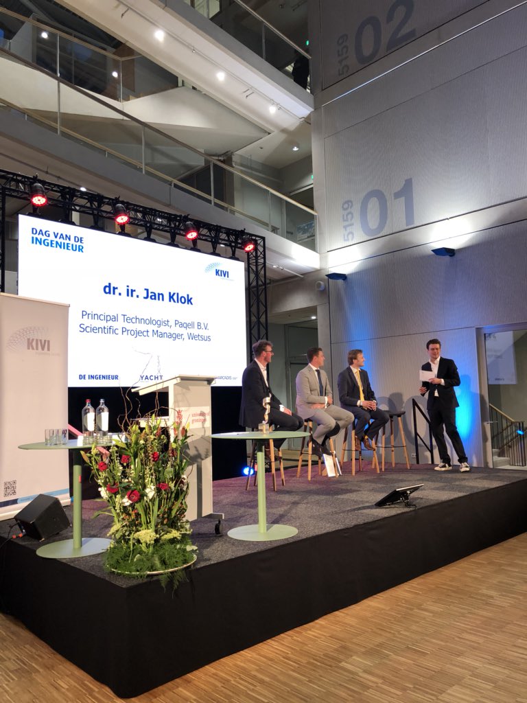 Finalist Jan Klok van @paqellthiopaqog vergezeld finalist Sander en Aanstormend Talent Korné op het podium #DVDI2018