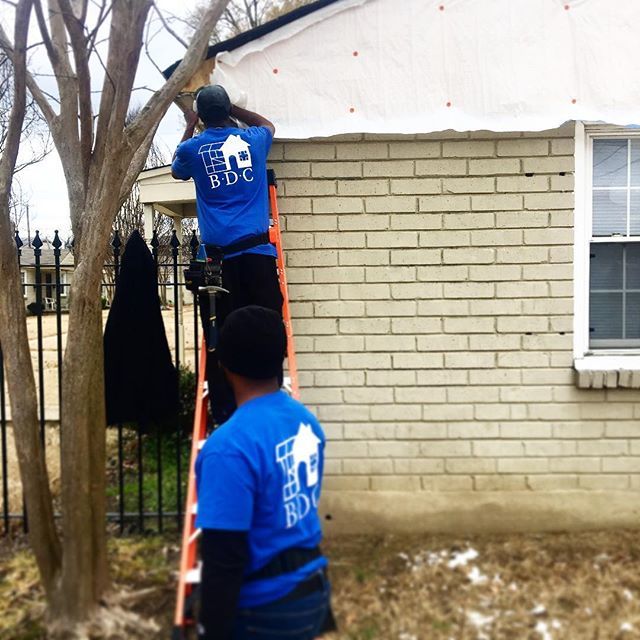 • two birds, one stone • Our rental properties are in need of some updating, and our Construction Job Training crew is helping us out and getting hands on training in the process. #thisiscommunitydevelopment #binghampton #qualityandaffordable #capaci… ift.tt/2pqVJt5