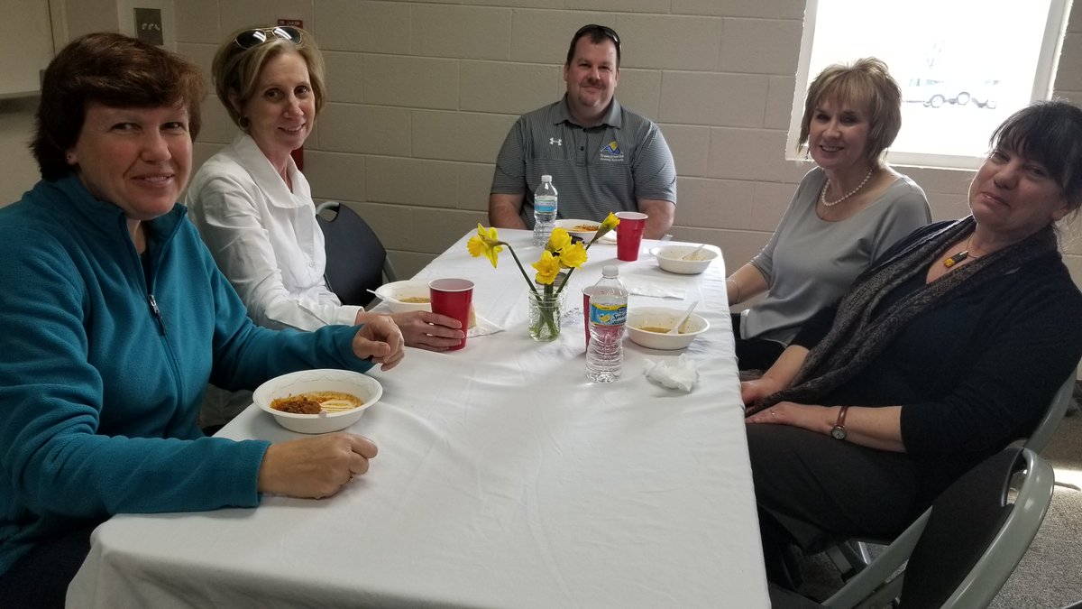 DavidsonRvrSch's tweet photo. The "empty bowl" fundraiser for #backpackbuddies was a HUGE success! Many thanks to all of members of the community and to #MountainRoots who helped us surpass our fundraising goal! #schoolofopportunities #Rebound https://t.co/llAk6RWTXI