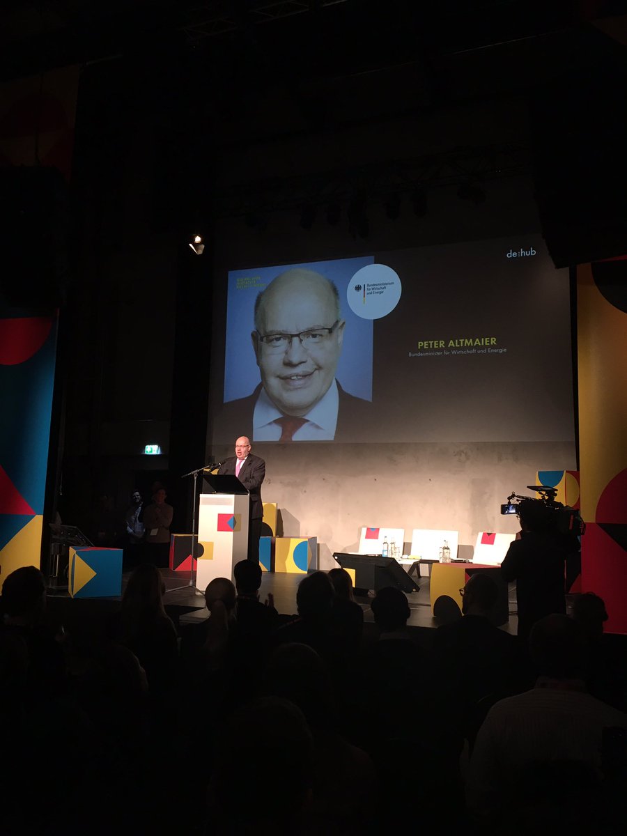 Proud moment for #dehub - <a href="/peteraltmaier/">Peter Altmaier</a> opening the stage for our Digital Hub Initiative Pitch Night @dehubinitiative <a href="/rcktcom/">RCKT.</a> @BMWi_Bund