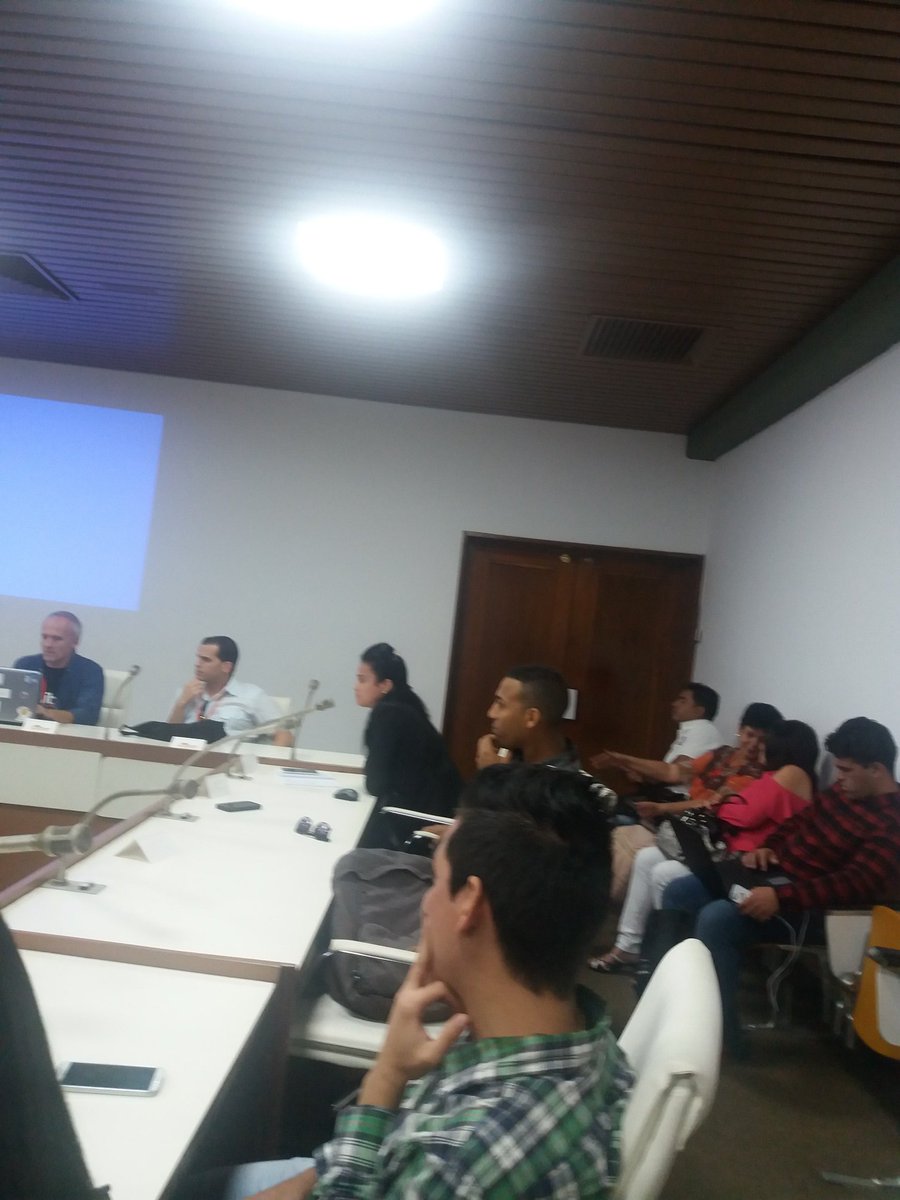 dellylien1's tweet image. Continúa debate sobre redes y transmisión de información Taller de #softwarelibre  #Informática2018 @universidad_uci @eamestoy @yaniel_cuba