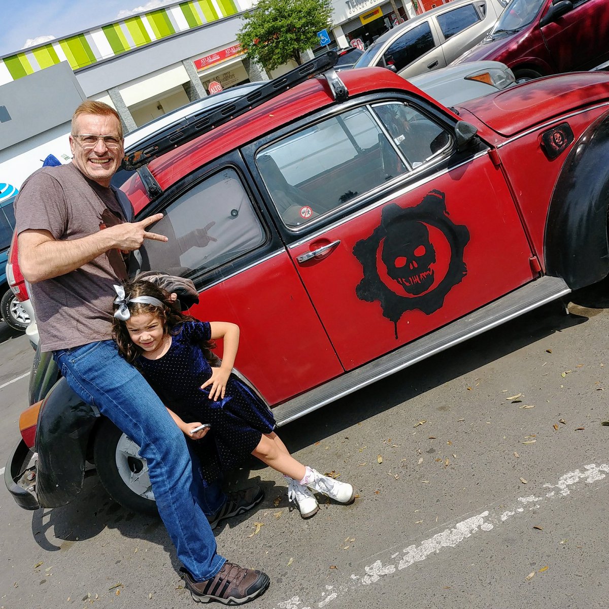 seballapur's tweet image. Este es un verdadero fan de #GOW Vi este coche el domingo en mi presebtacion en Ixtapaluca!
Si alguien conoce al dueño, que se reporte conmigo porque se ganó un saludo de Marcus Fenix!!