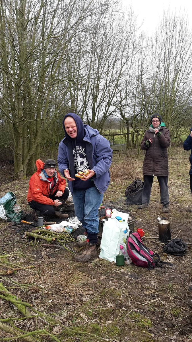 LizzielouWithn1's tweet photo. @PhoenixFutures1 @JohnMuirTrust Phoenix Futures Central Lancashire RTN maintaining habitats for wildlife with a feast of burgers, cheese n marmite scones, chocolate cake n grooves by guitar .. thanks Michelle n Eugene for filling our bellies with food n our souls with music.. https://t.co/h23wz9pTOt