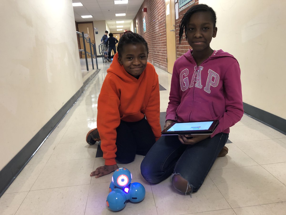 McDevittMiddle's tweet image. Girls who Code! @McDevittMiddle @lizhoman#walthamedtech #onewaltham @WalthamSchools #dashrobots @codeorg