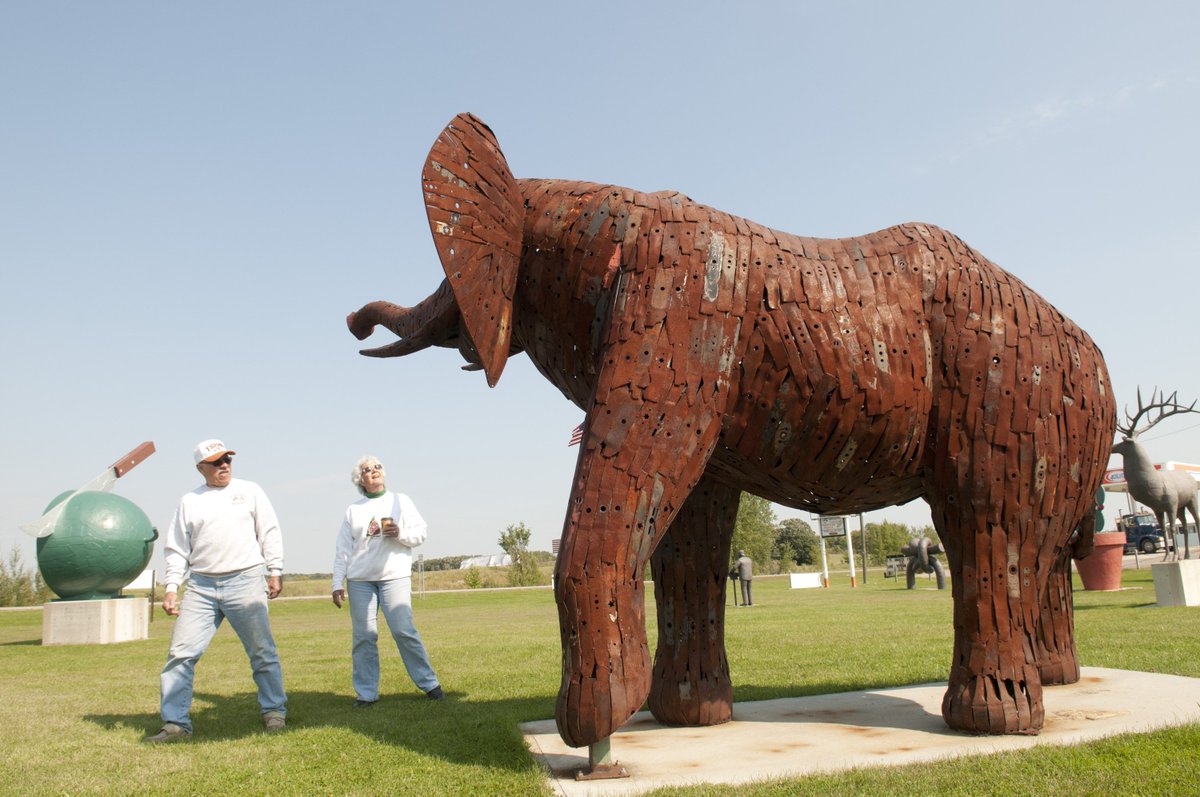 exploreminn's tweet photo. Some of Minnesota's tiniest towns are filled with big surprises. Did your favorite town make the list? https://t.co/0pdM2ODnxK #OnlyinMN https://t.co/xzFZh8rRSm