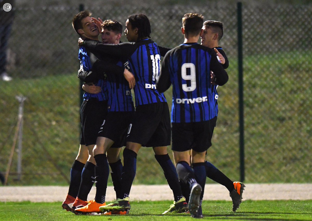 Inter's tweet photo. La #Primavera di Vecchi vola ai quarti di finale della #ViareggioCup: venerdì la sfida contro il Genoa!!!

#InterProVercelli 4⃣-2⃣ dopo i calci di rigore: decisivi i gol dal dischetto di Belkheir, Vergani e Sala! ⚫️🔵👏 #ForzaInter #InterYouth #FCIM https://t.co/FX2fVpb6H0
