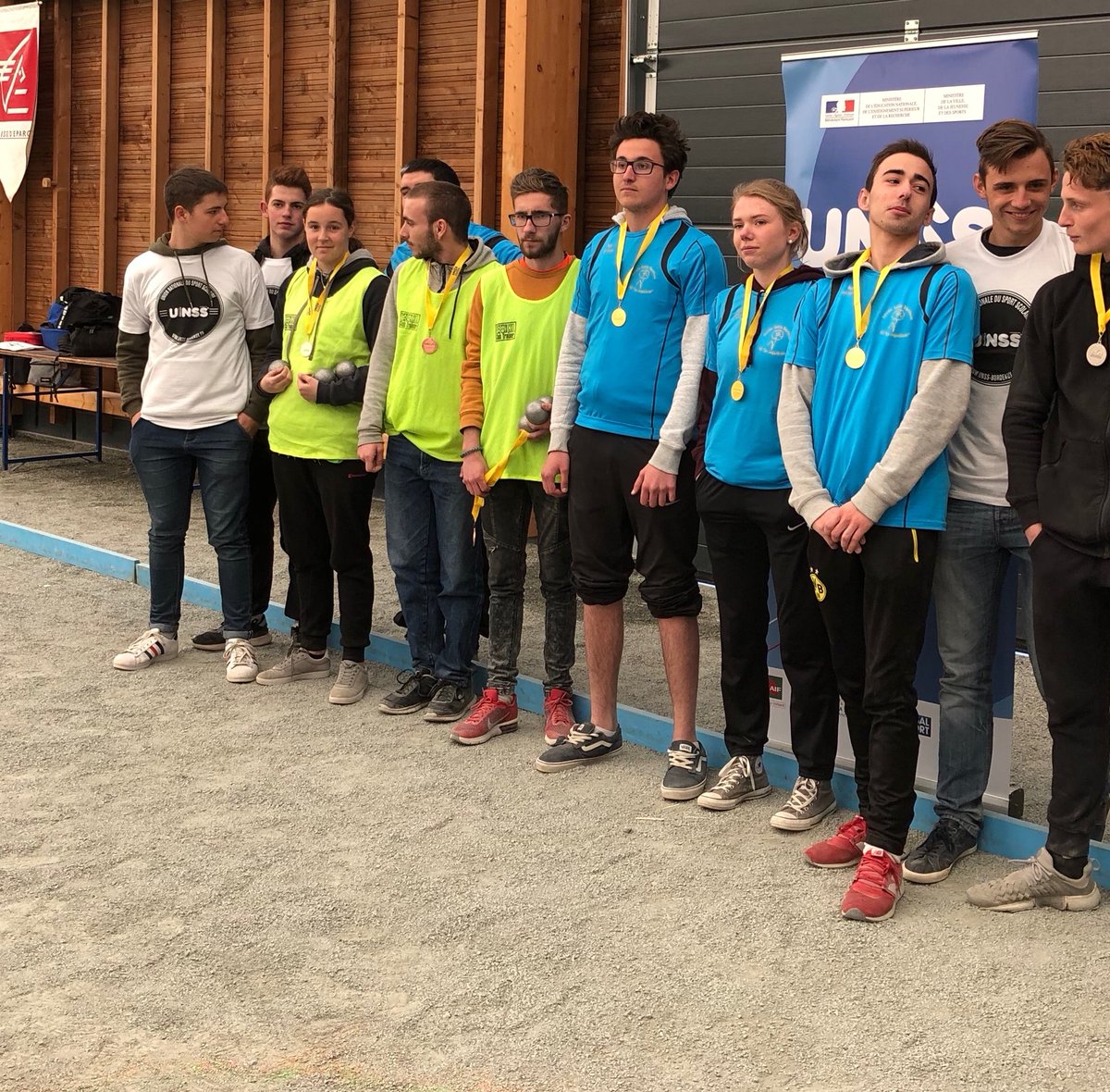 unss24's tweet photo. Retour du championnat académique de #pétanque à Soustons dans la bonne humeur pour les jeunes de #Dordogne. Bravo au lycée agricole de La Brie @monbaziIlac pour sa 3ème place et aux établissements de #Tocane, @VilledeBergerac, Coulounieix Chamiers & #Périgueux pour leur parcours. https://t.co/meOZydjUXX