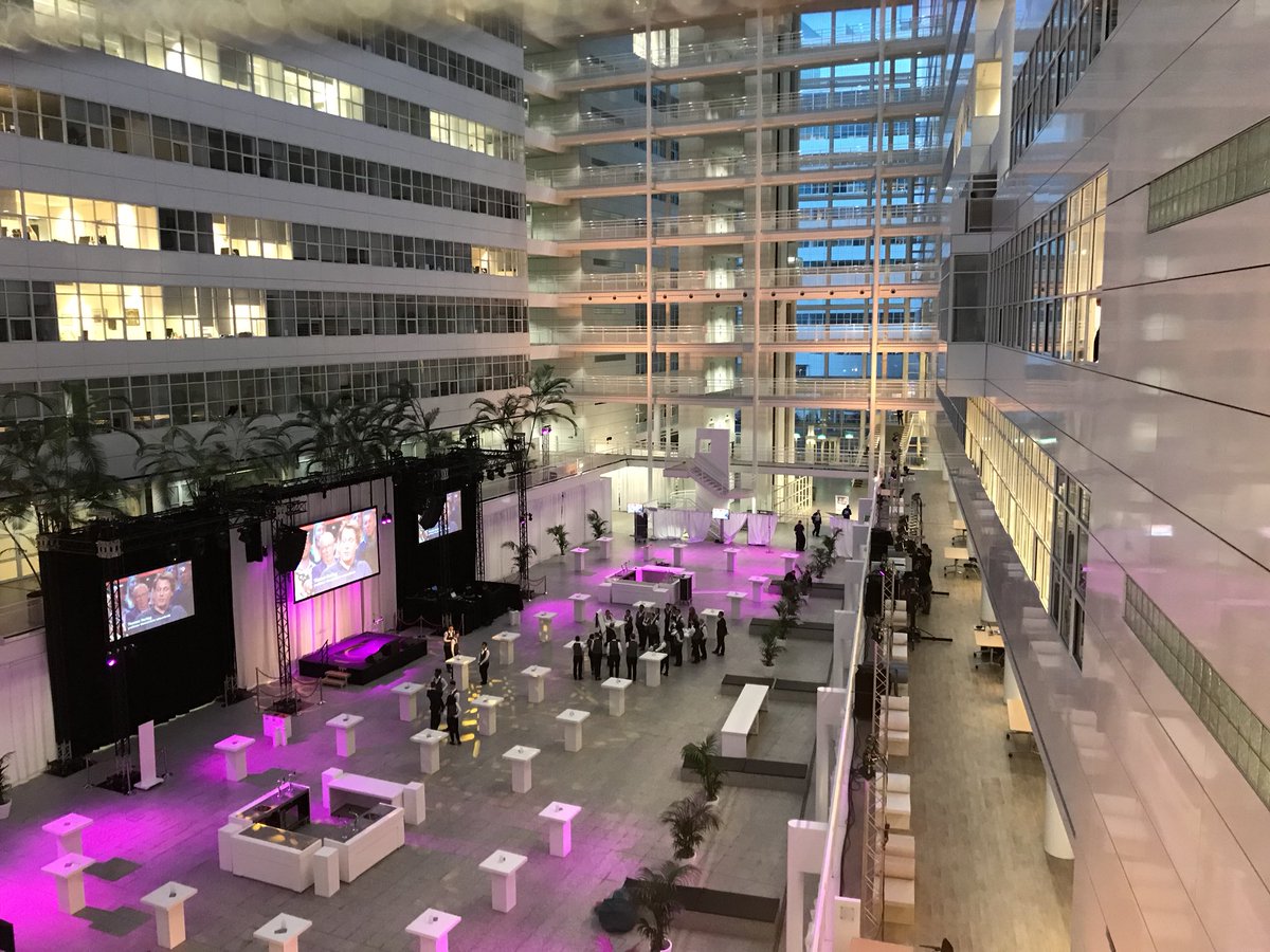 In het atrium van het stadhuis is alles tip top in orde voor de honderden gasten die vanaf 21.00 uur naar de uitslagenavond van de verkiezingen komen #GR2018
