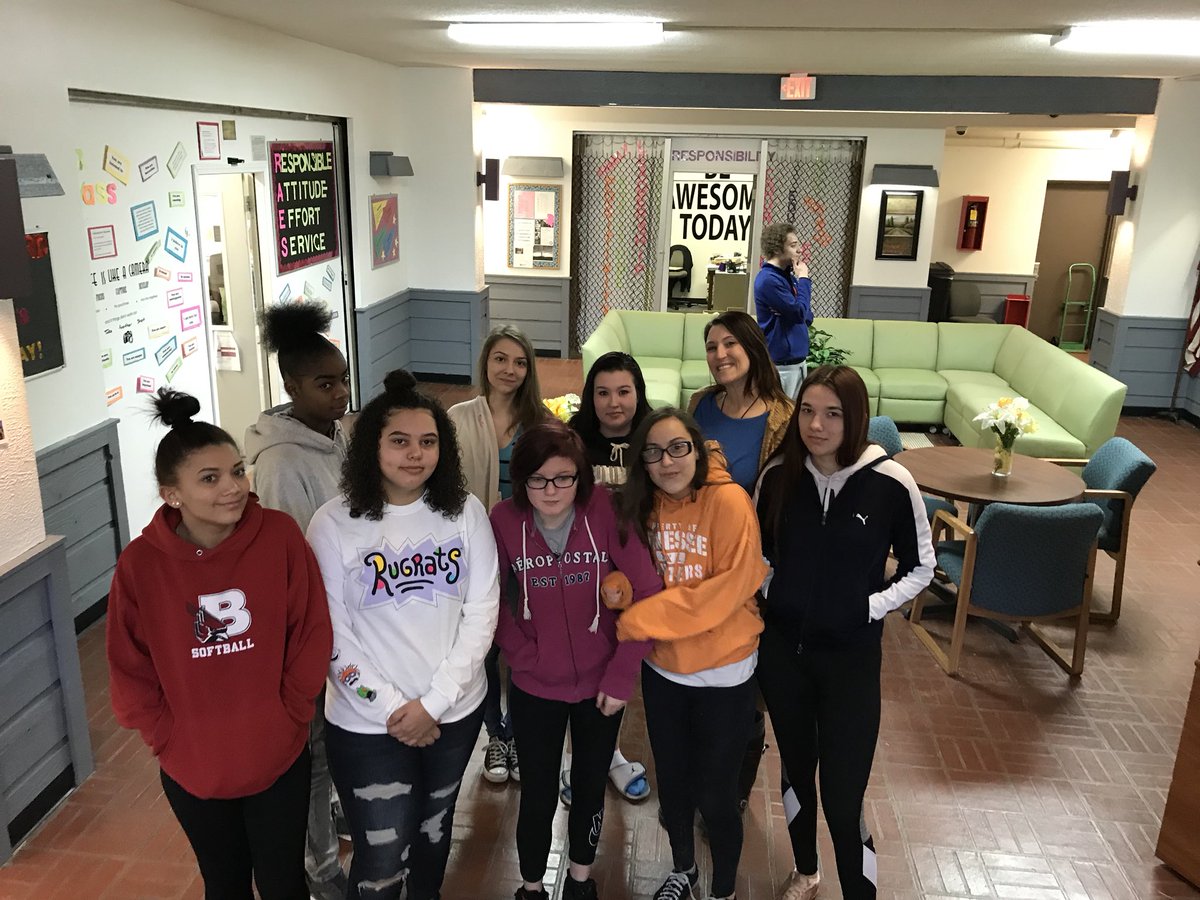 RAES33's tweet photo. T taking some S’s for a little time out in the community. Gr8 things happening @RAES33! #relationshipbuilding #onecaringadult https://t.co/P47NMNITOb