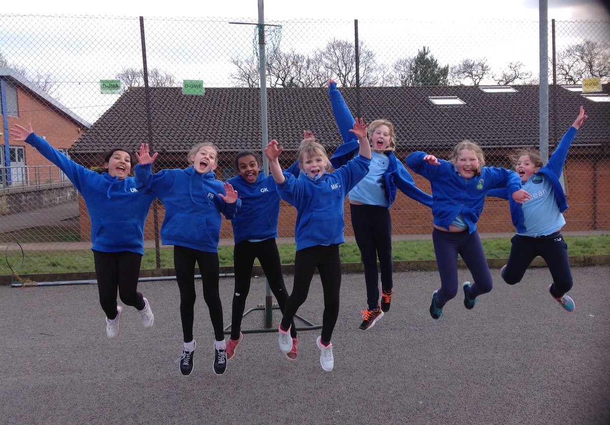 mbk_y6's tweet photo. Fantastic team effort by our YR5/6 netball team at the Hi5 netball tournament at Brimsham Green this afternoon #teamwork #proudcoaches https://t.co/PBwrvLYJy2
