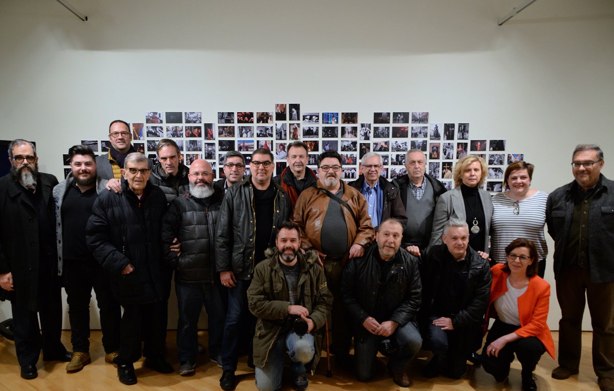 AytoAlcalaH's tweet image. Abierta al público la exposición “Tras los pasos del cofrade. Una visión colectiva de la Semana Santa alcalaína”

@MariaArangurenV ha participado en la inauguración de esta exposición, que se podrá visitar en Santa María La Rica hasta el 22 de abril

#SemanaSantaAlcalá18