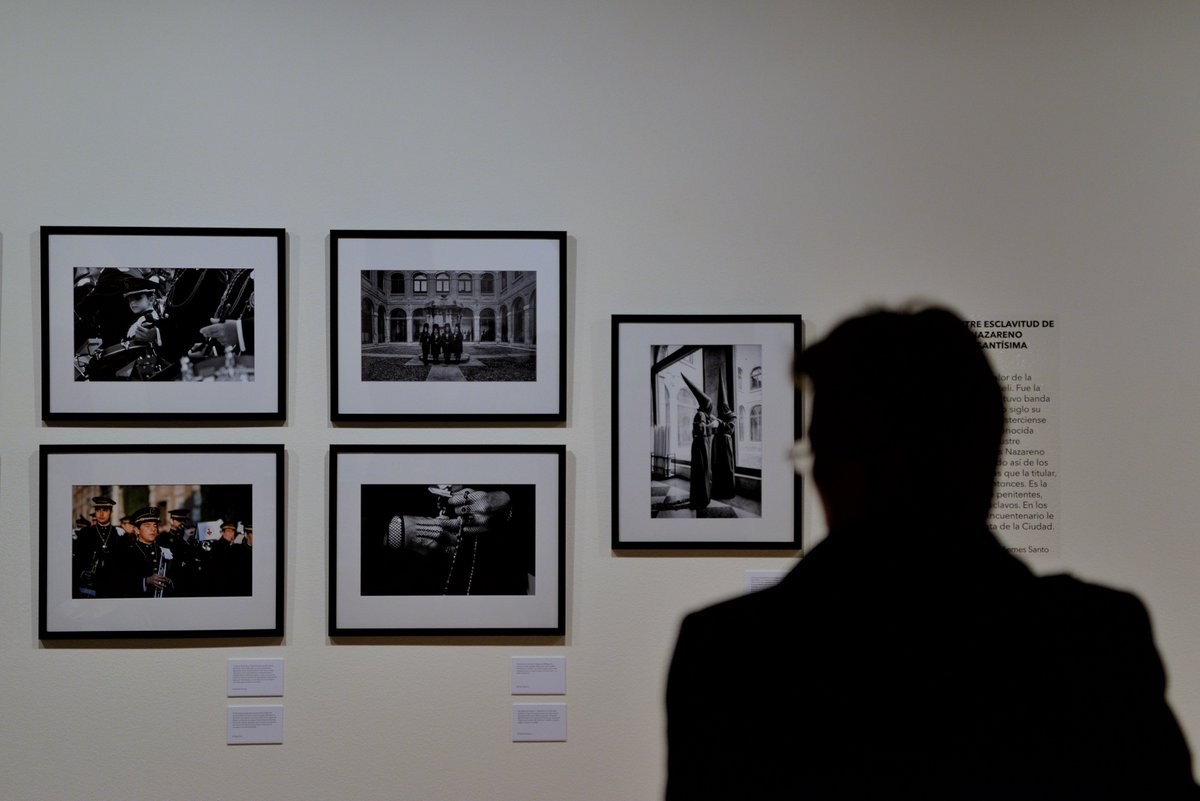 AytoAlcalaH's tweet image. Abierta al público la exposición “Tras los pasos del cofrade. Una visión colectiva de la Semana Santa alcalaína”

@MariaArangurenV ha participado en la inauguración de esta exposición, que se podrá visitar en Santa María La Rica hasta el 22 de abril

#SemanaSantaAlcalá18