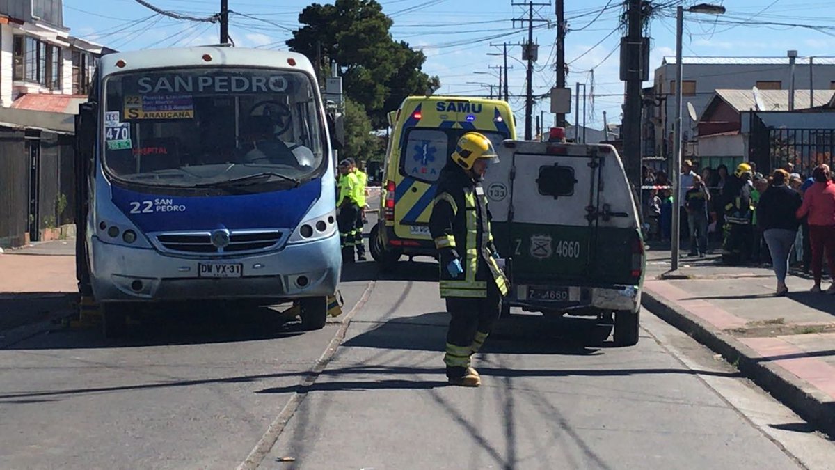 tvnredbiobio's tweet photo. ���FATAL ATROPELLO. Una mujer y su pequeño nieto murieron tras ser atropellados por un bus de la locomoción colectiva. El accidente se produjo en el sector #BocaSur, en @SanPedroPaz . https://t.co/6gNBMqu4Go