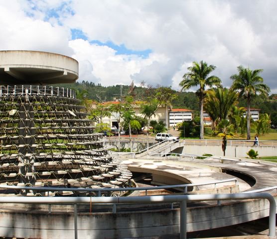 USB advierte sobre su grave realidad y amenazas al sistema universitario   
Comunicado del Consejo Directivo 
usbnoticias.usb.ve/post/54637