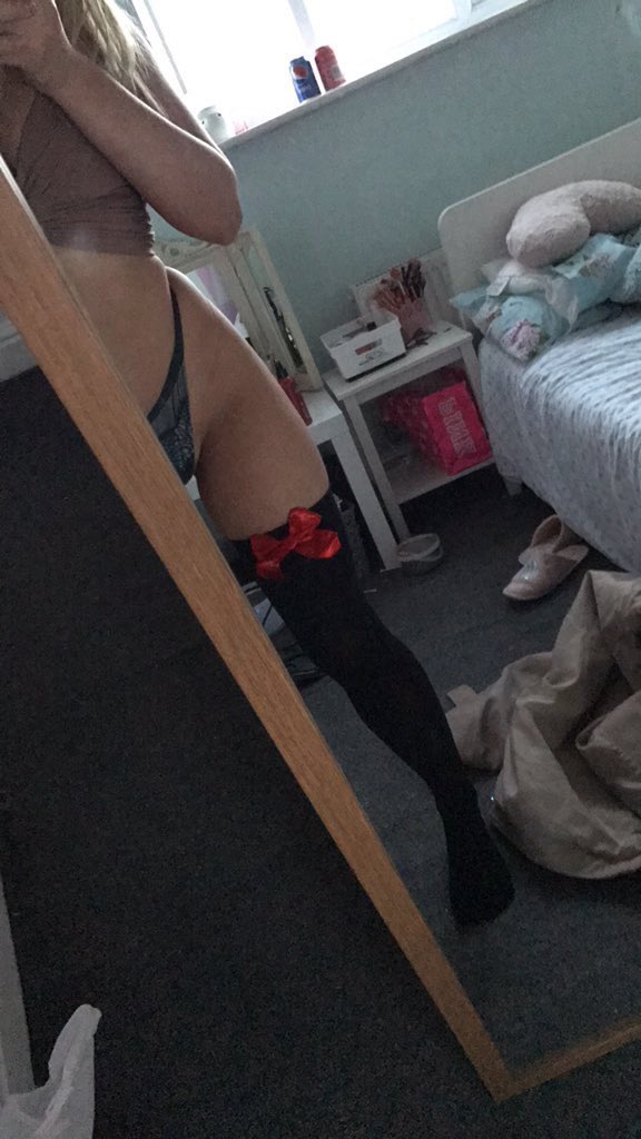 coupledomme's tweet photo. #findom https://t.co/kzr8Tec7NL