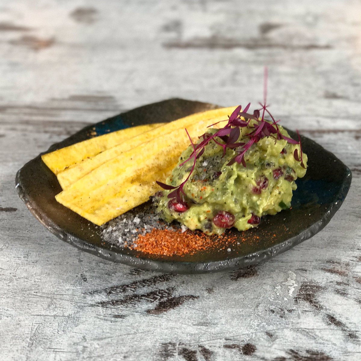 we like our #guacamole chunky 💪
oh &amp; fresh fresh fresh 🌱
called "ahuaca-mulli" by the #aztecs 
this creation has been around for time 🕰 &amp; still tastes 👌
🥑🥑🥑
moletacobar.com
