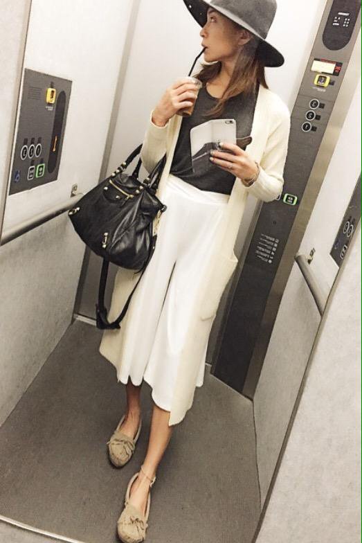 modelosharecode's tweet image. 【里見茜】
カーディガン→RONHERMAN
トップス→KORAL
シューズ→minnetonka
パンツ→DURAS
バッグ→Balenciaga

真似したいと思ったらRT♡