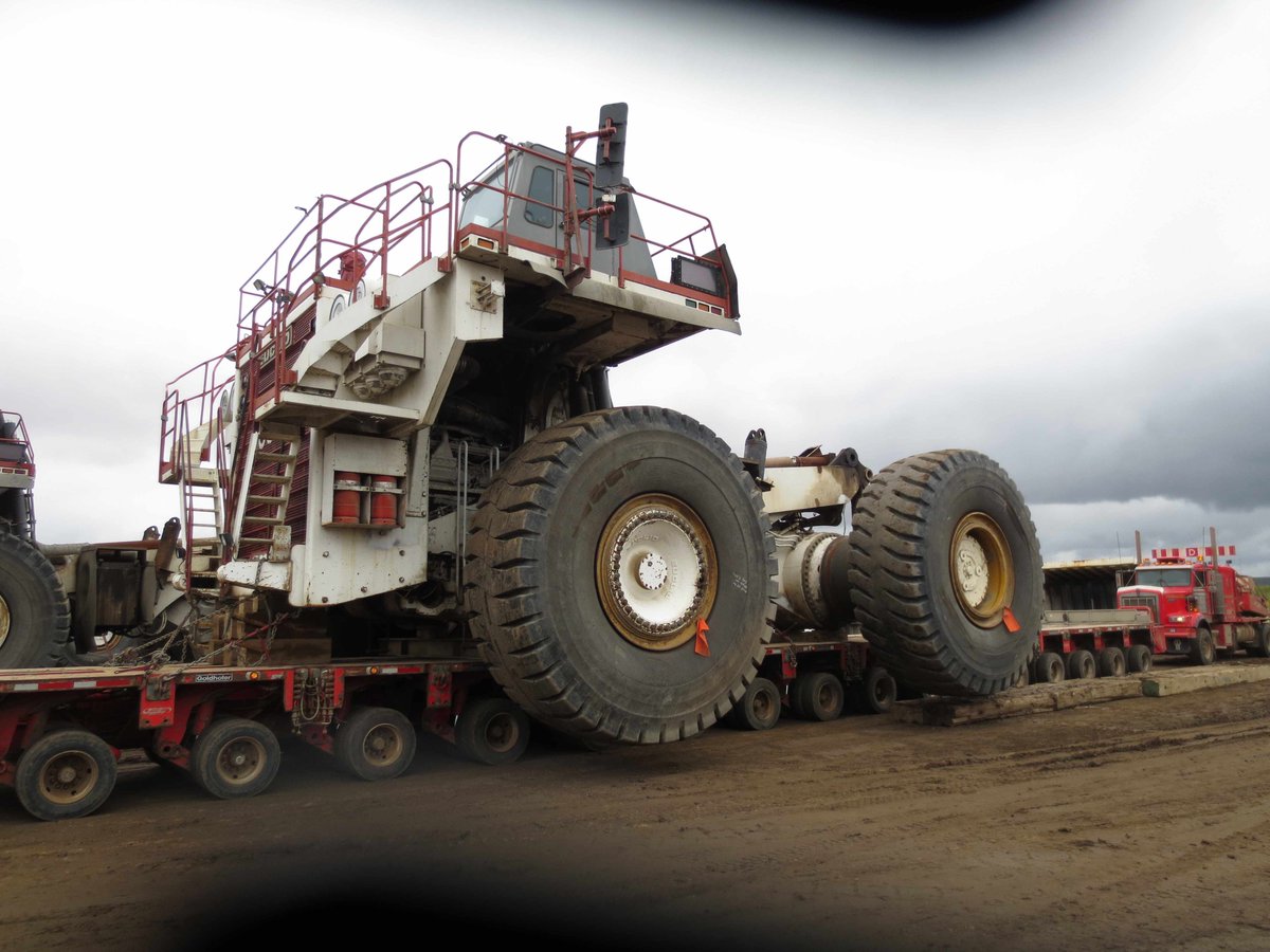 psilogisticsllc's tweet photo. Check out this load! We used a 36 wheel hydraulic trailer to haul this Hitachi haul truck out of the mine in Fort McMurray, Alberta.
#Hitachi #EH4500 #haul #Trucking #mining #logistics #PSILogistics https://t.co/B6mSTzSoc8