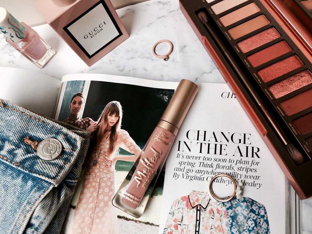 NEW POST: How To Take The Perfect Flatlay🧡✨ everythingerinx.co.uk/2018/03/how-to… #GRLPOWR #thegirlgang #bloggerspact