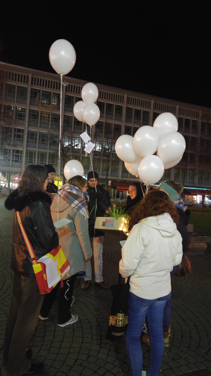 #welttagderpoesie #worldpoetryday #mannheim  Mannheim (vor-)liest Poesie, bis in die Nacht!