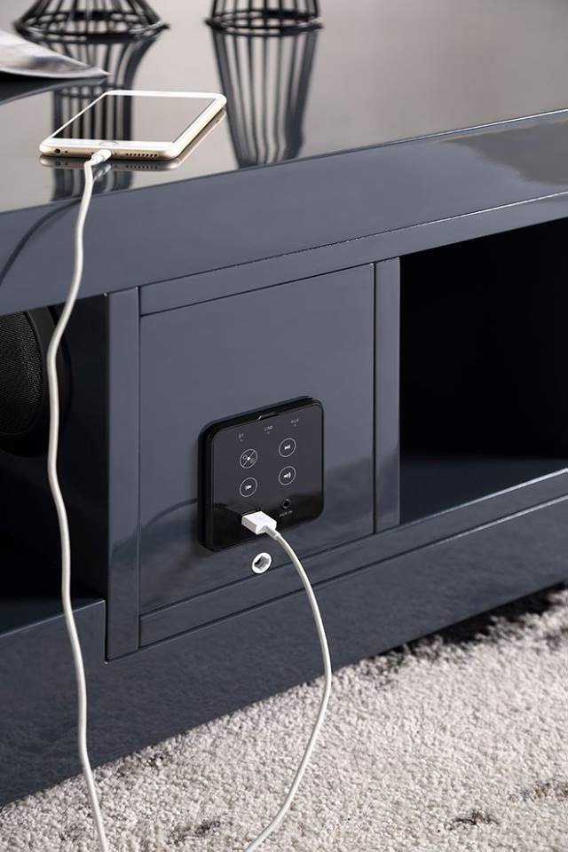 N5Dave's tweet image. This Is Not Just A Table! It&apos;s A Smart Coffee Table! techmash.co.uk/2018/03/21/ind…
#Independa #SmartTable #CoffeeTable #IndependaSmartCoffeeTable #Speakers #SubWoofer #UserInterface #SmartCoffeeTable #Furniture #Design #SmartHome