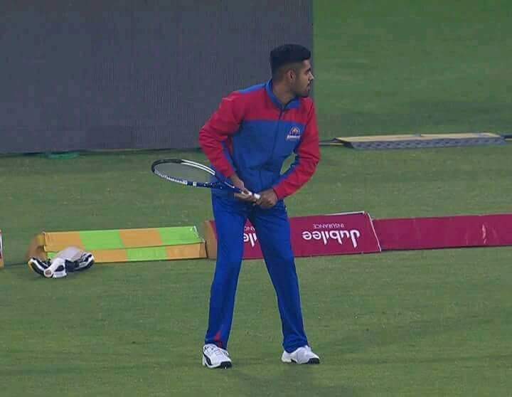 HunainSadaqat's tweet photo. Wah wah , Umdaah 
@babarazam258 
Log tmhy kuch bhi kahein ,
But I support you !
#Babar_bhai u Beauty
Jeety koi bhi lekin jeet tw Pakistan ki hi hai...
But champions trophy yad hai .😉😘😅 https://t.co/rNGM1IaWb5