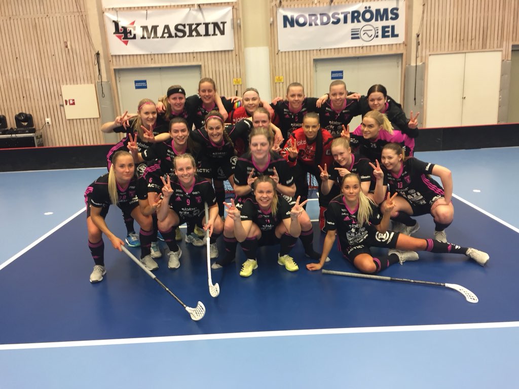 Såhär glad blir man om man gått vidare till playoff 2 i SSL-kvalet efter en seger borta med 6-4 mot Thorengruppen i Umeå. Nu väntar antingen Örnsköldsvik eller Strömsbro i bäst av tre matcher. Vinnaren tar steget upp till SSL!